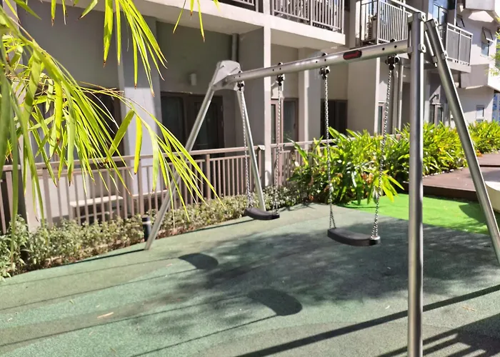 Modern Zen Retreat Balcony Near Moa Apartment *