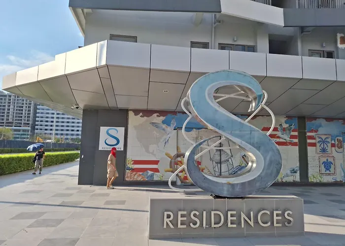 Modern Zen Retreat Balcony Near Moa *